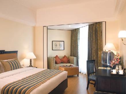 Luxury room in gate way hotel cochin