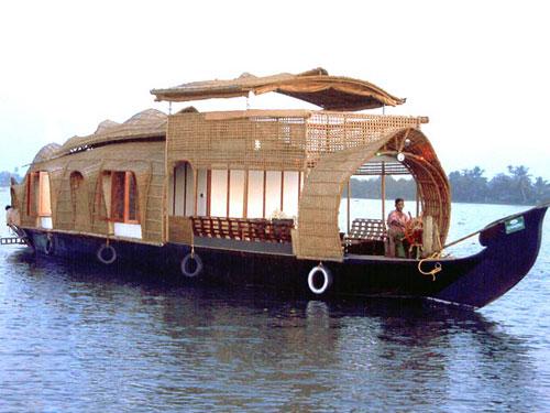 another houseboat of the backwaters 