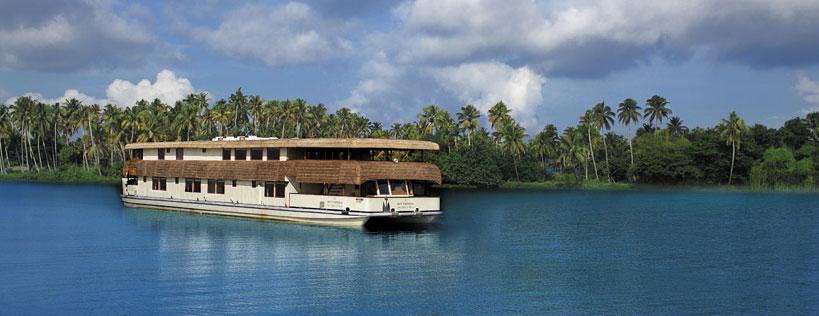Oberroi Motor Vessel Vrinda, luxury cruise at Vembanad Lake 