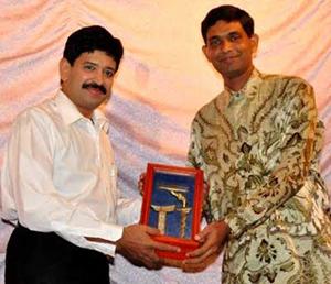 Gopinath Muthukad receives an award