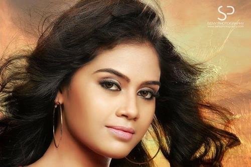 Neeyum Pinne Njaanum malayalam movie: Sneha Unnikrishnan heroine