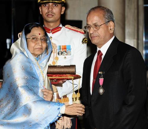 Padmanabhan Memorial award being presented to Dr E Sridharan