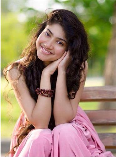 Sai Pallavi posture