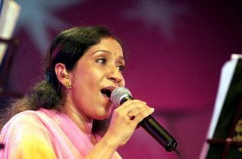 Hit Tamil songs of Sujatha Mohan - 7345-61721-sujatha-mohan-singing