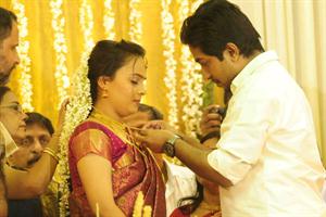 Vineeth Sreenivasan - Divya Narayanan Wedding Photos Gallery