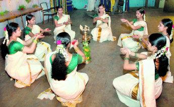 Kaikottikali - Thiruvathira Dance in Kerala